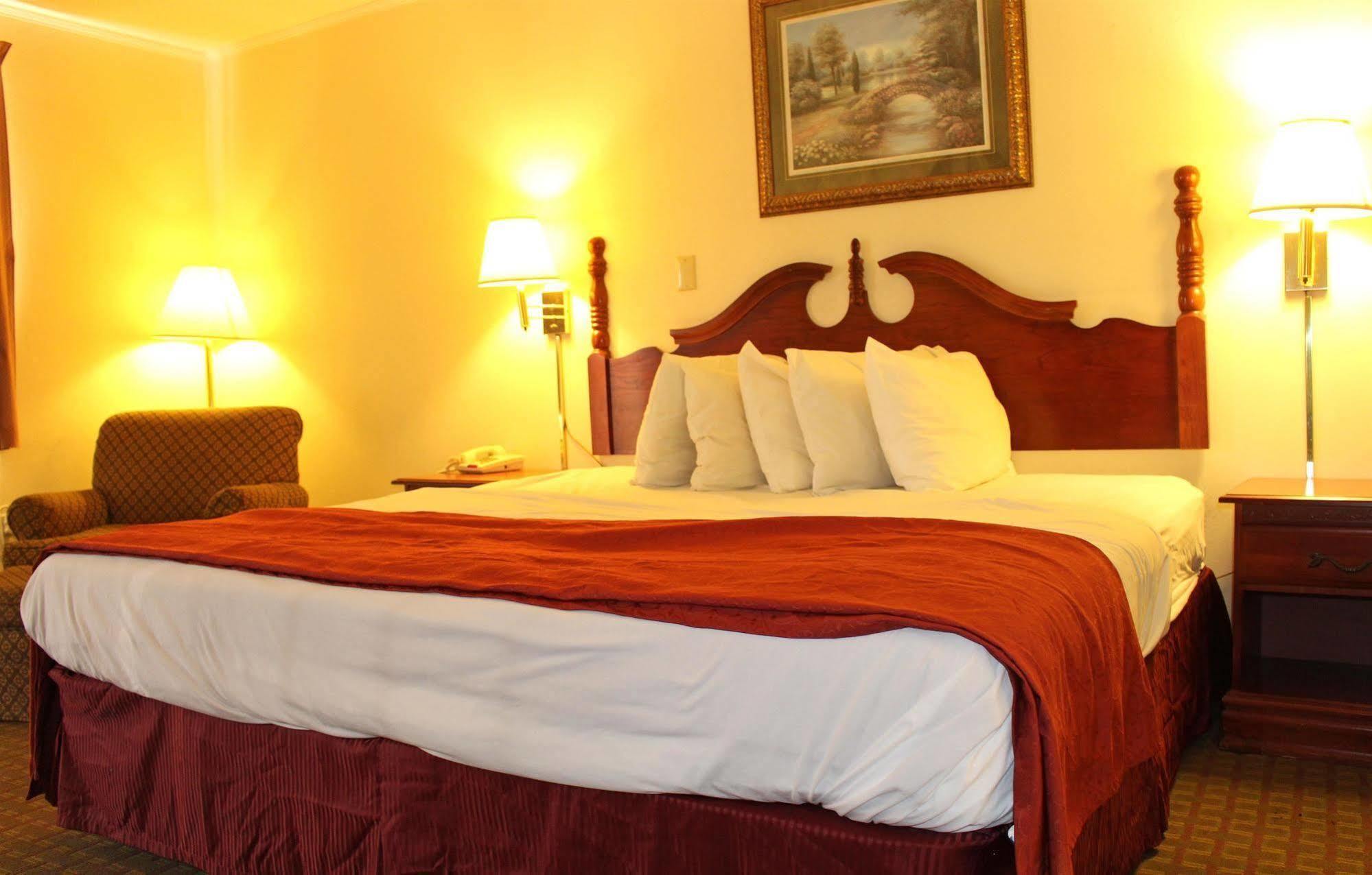 Lake View Inn & Suites Killen Экстерьер фото