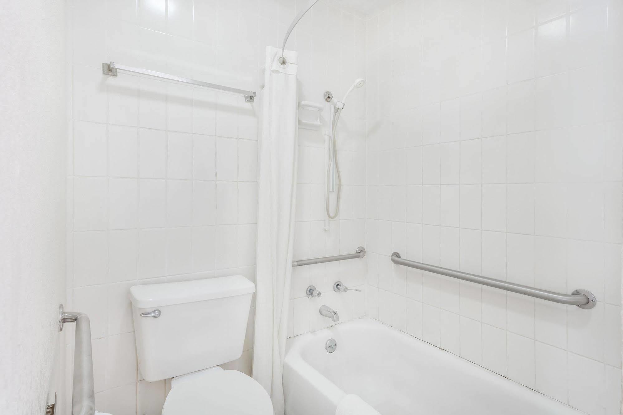 Lake View Inn & Suites Killen Экстерьер фото