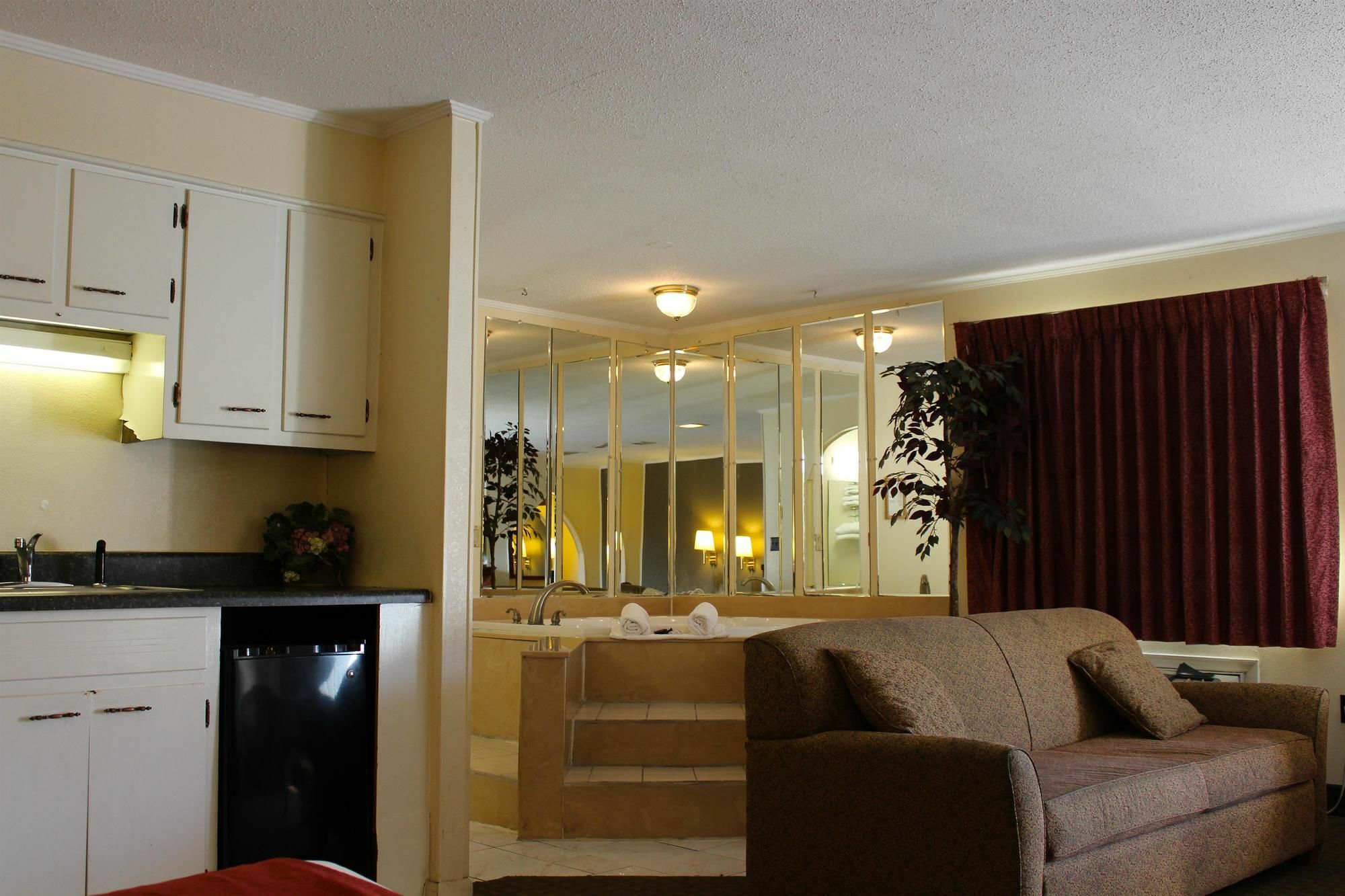 Lake View Inn & Suites Killen Экстерьер фото
